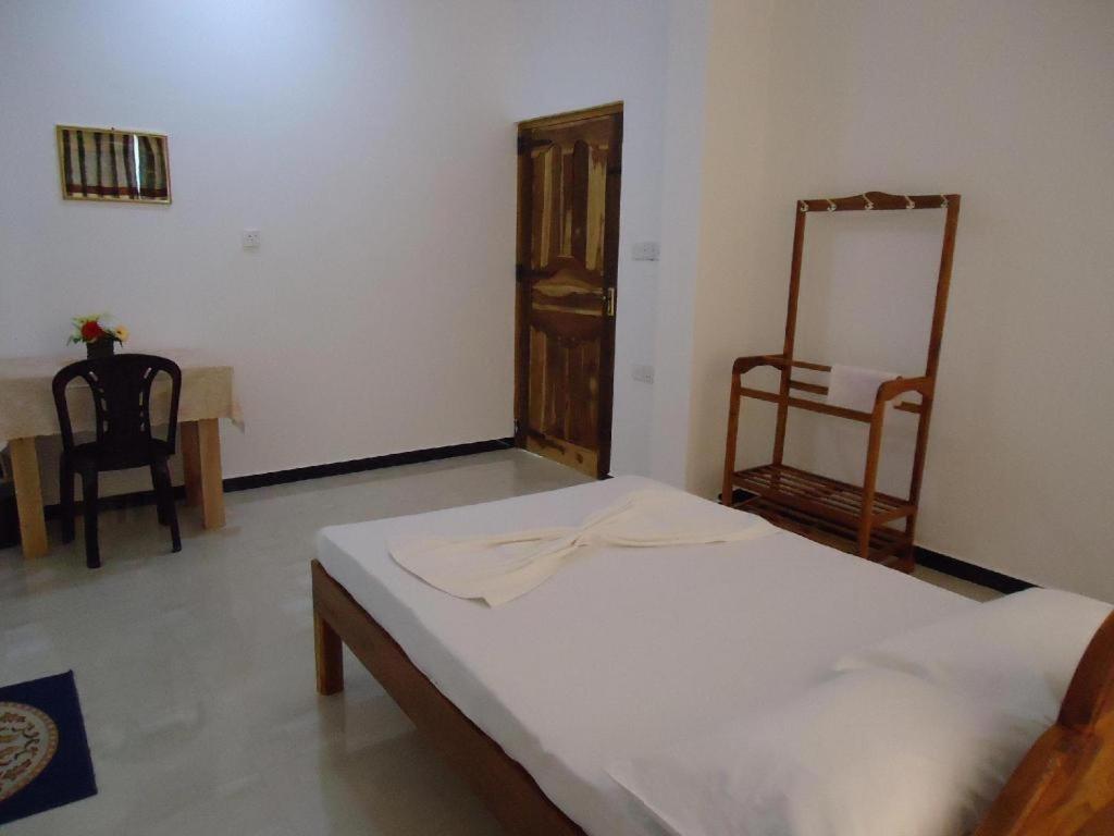 Hotel Glee Trincomalee Exterior photo