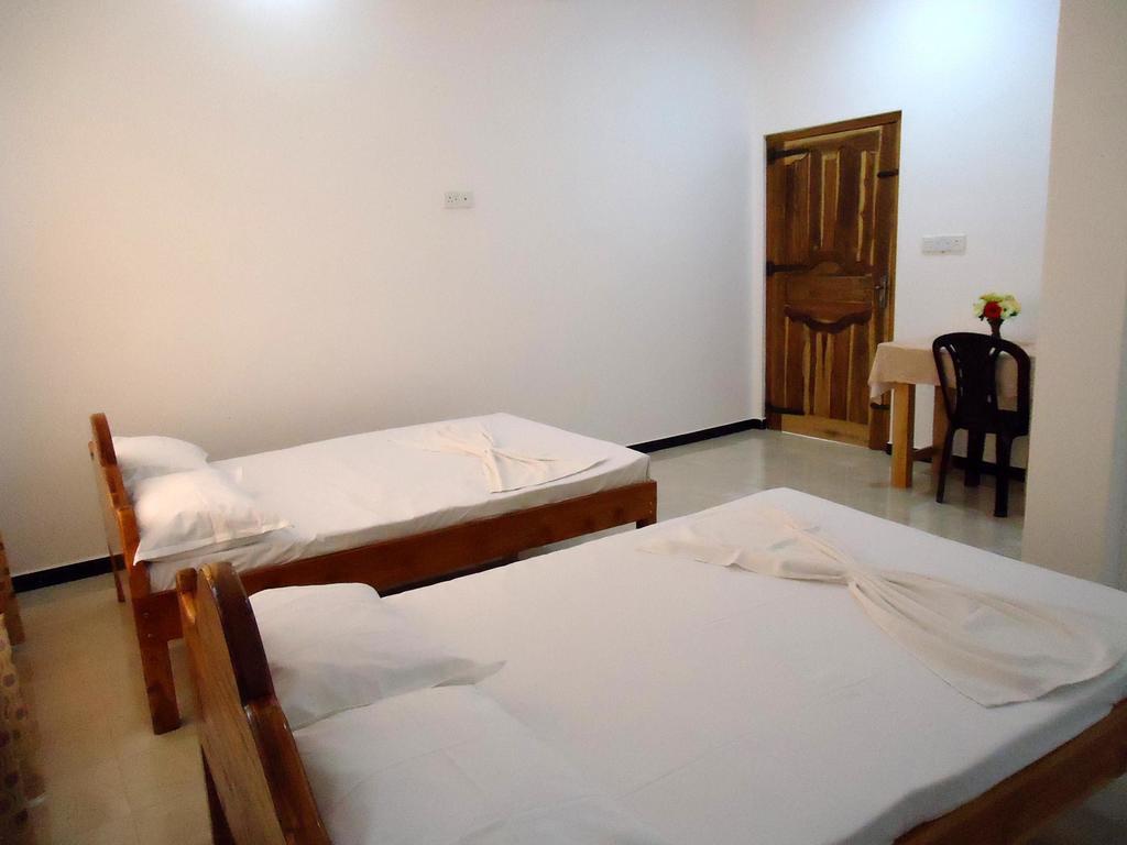 Hotel Glee Trincomalee Room photo